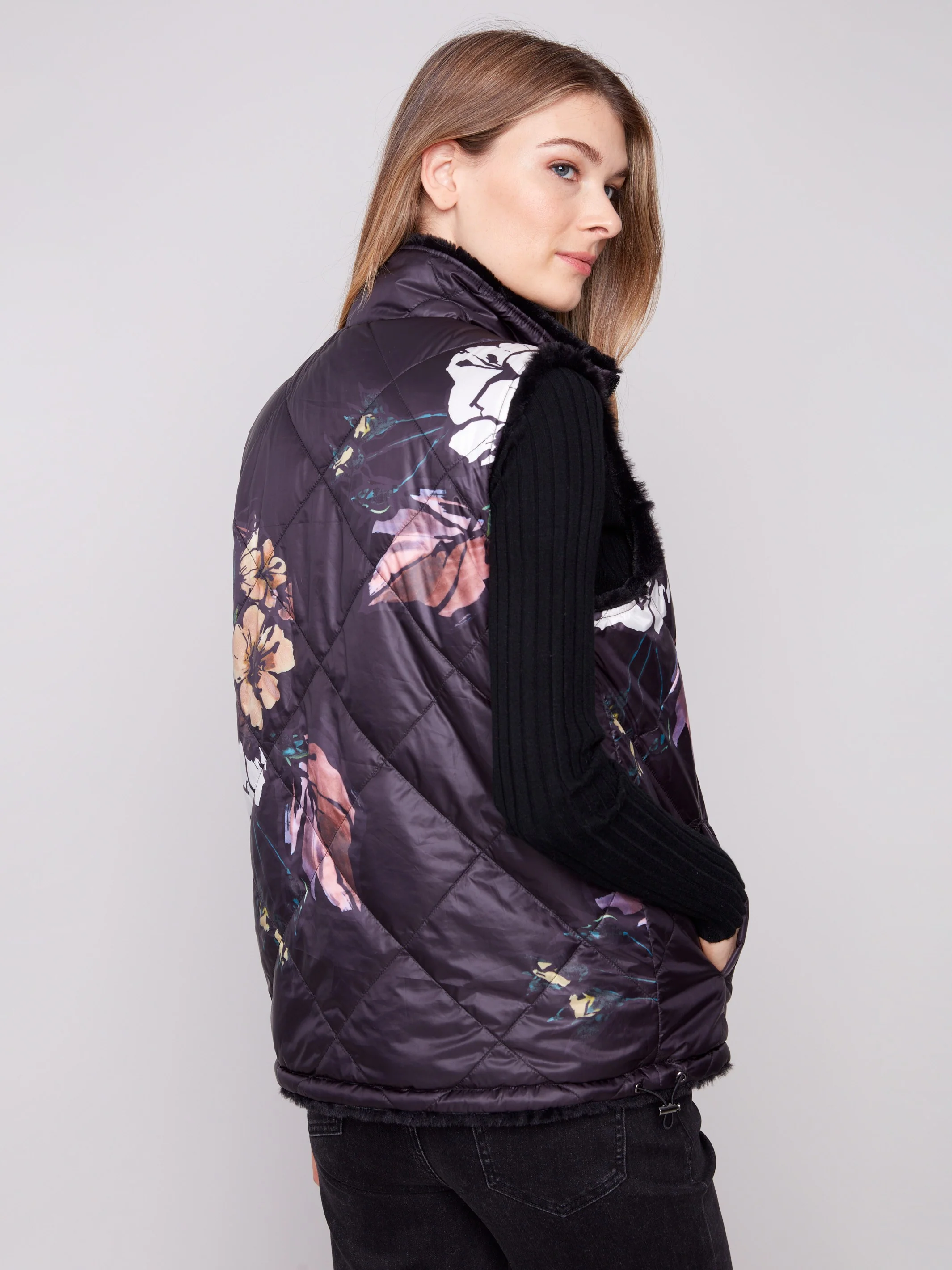 Printed Reversible Quilted Faux Fur Vest - Black - Image 5