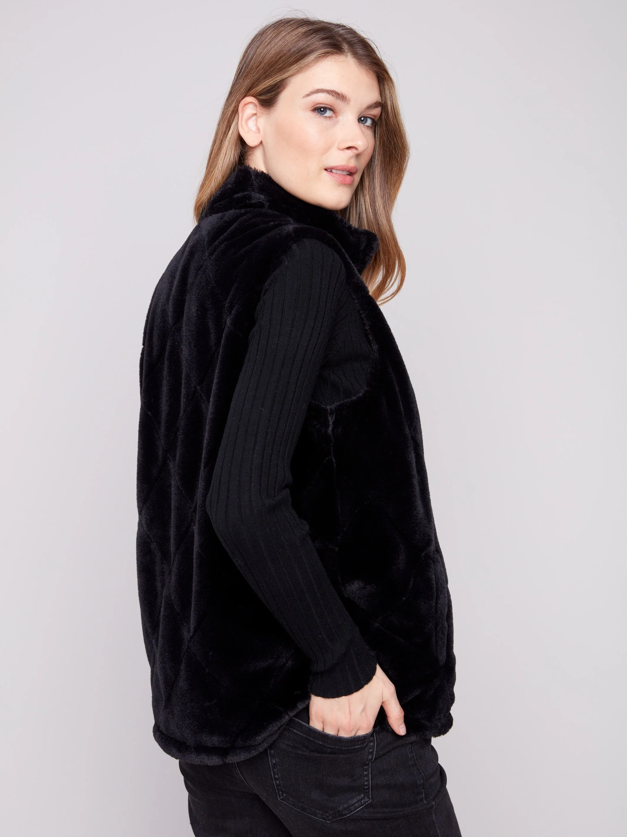 Printed Reversible Quilted Faux Fur Vest - Black - Image 7