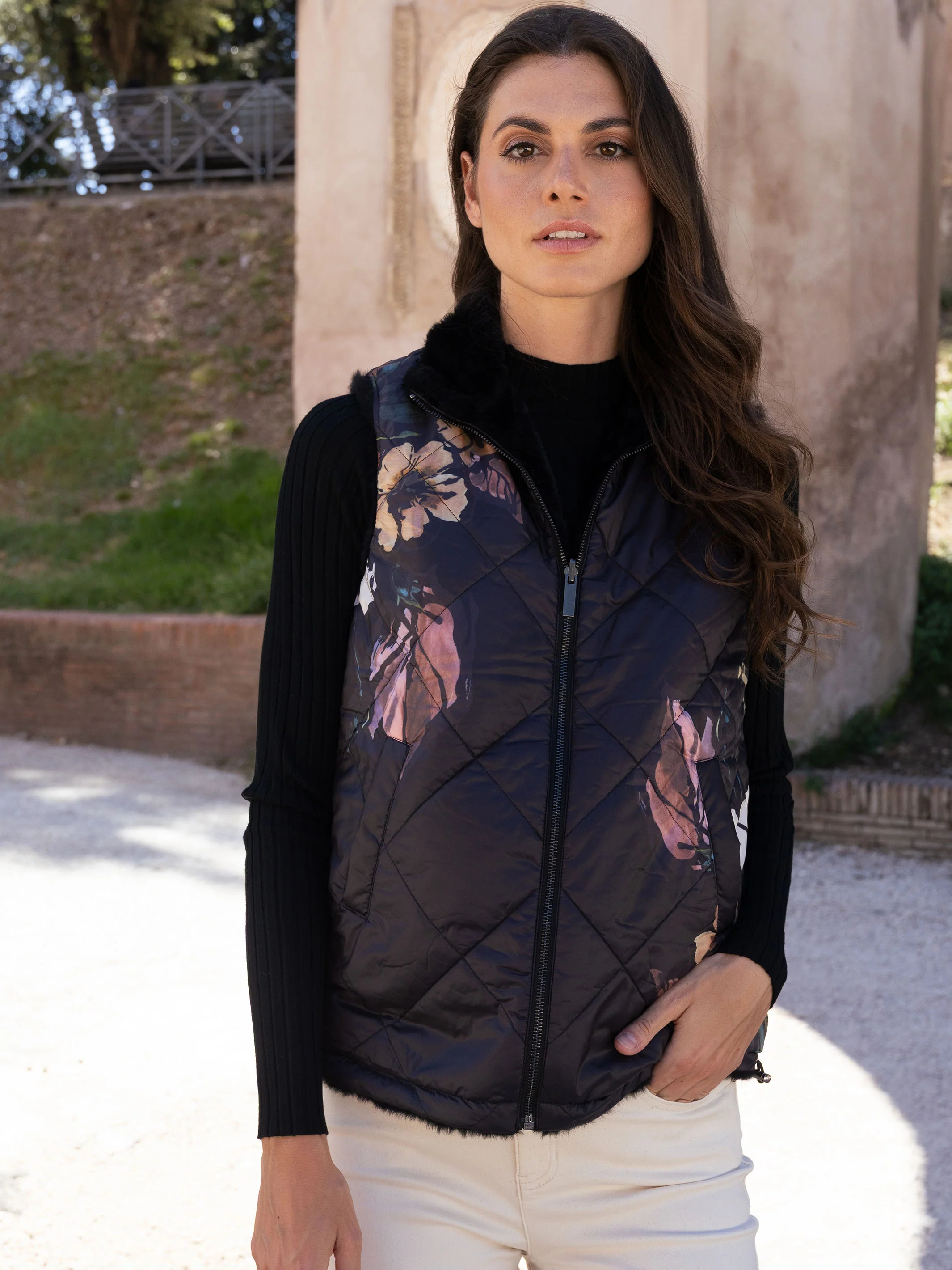 Printed Reversible Quilted Faux Fur Vest - Black - Image 8
